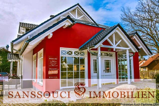 überdachter Eingangsbereich